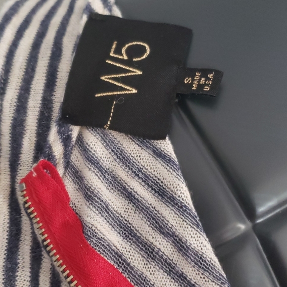 Sleeveless zip back tank by W5. Size small - Picture 4 of 4